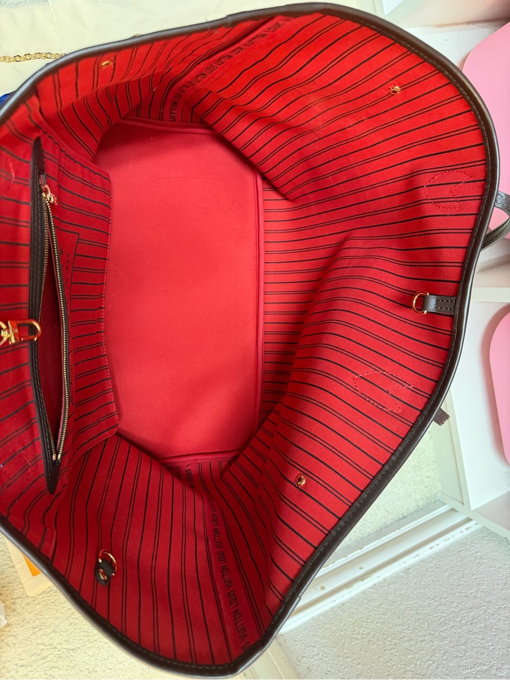 Louis Vuitton Neverfull GM with Red Stripe Interior - Picture 4 of 8